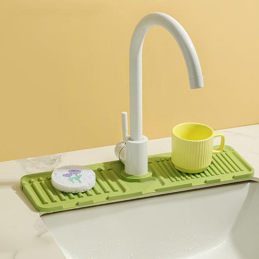 💧🔥 50% OFF! Faucet Splash Guard Draining Tray Mat – Great Gift – Food-Grade Silicone, Self-Draining Slope, Anti-Slip, Trim-to-Fit for Kitchen & Bathroom Sink ✨