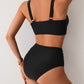 Conjunto de bikini de dos piezas con tirantes finos y estilo chic.
