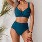 Conjunto de bikini de dos piezas con tirantes finos y estilo chic.