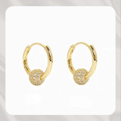🌟 ¡OFERTA EN VENTA 50% DE DESCUENTO! 💫 Pendientes Dorados de Círculo con Bola Pequeña – Hipoalergénicos, Ligeros, Brillantes y Perfectos para el Día a Día ✨