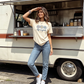 👕 ¡OFERTA POR TIEMPO LIMITADO -50%! 🌼 Camiseta "Life is Good" – Estampado de margarita, algodón, corte relajado, mensaje positivo ✨