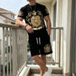Conjunto de Camiseta y Shorts con Estampado de Escudo Dorado para Hombre